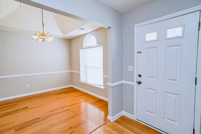 Building Photo - 2 Cobb Hall Ct