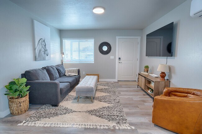 Foto del edificio - 1110 West Woodland Lake Road, Unit B