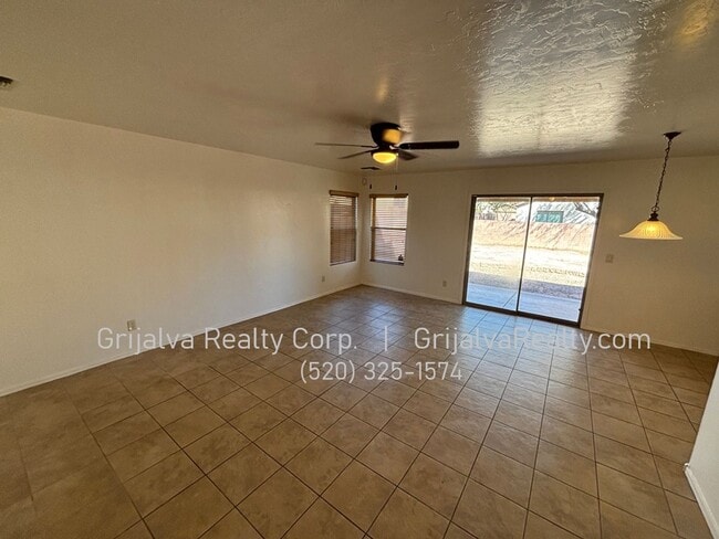 Building Photo - Beautiful 2-story 4-Bedroom, 2 Bath House with Loft for Rent (Green Valley)