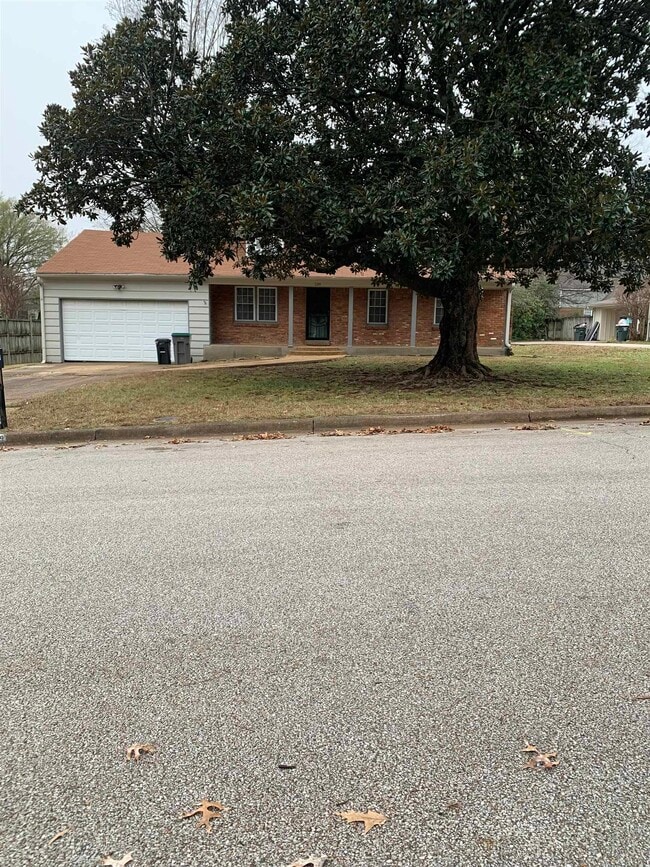 Building Photo - 2349 Ridgeland St