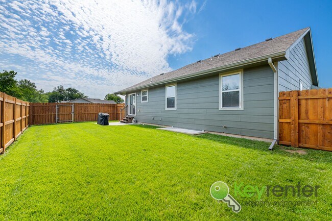Building Photo - 5 Bedroom 3 Bathroom | Glen Hills - Derby, KS
