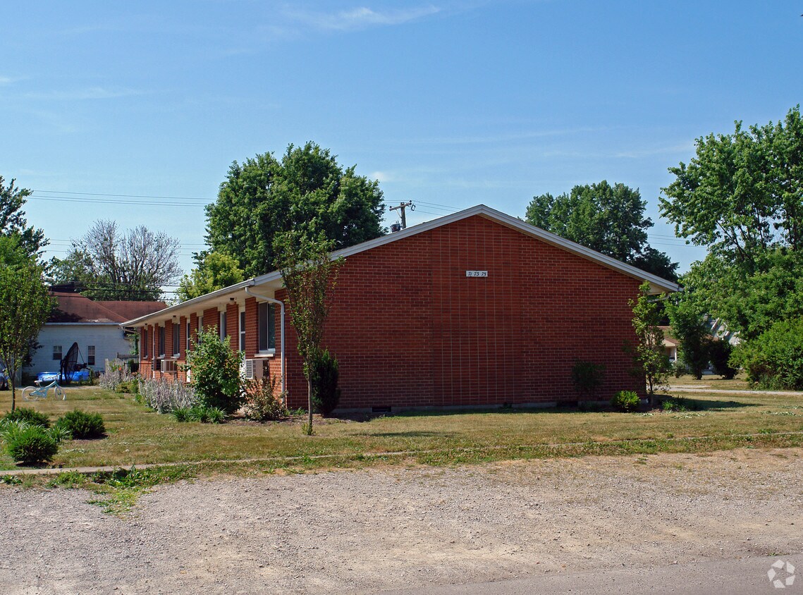 Building Photo - 63 Elm St