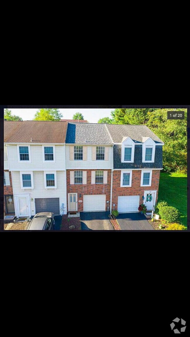 Independence Square of Hopewell Apartments for Rent with a Balcony