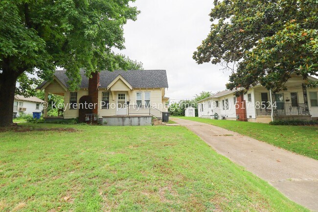 Foto del edificio - Beautifully Redone 1 Bedroom Duplex! Available for Immediate Move in!