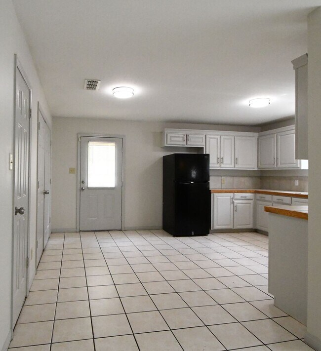 Foto del edificio - Move-In Ready, Beautifully Updated 3BR/2BA Home, HUD Accepted