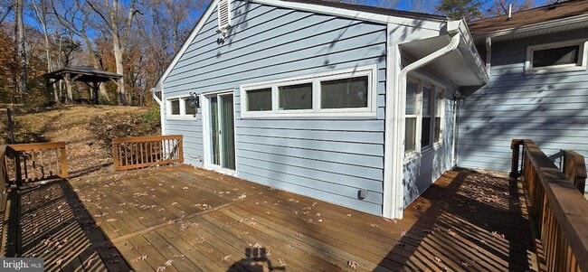 Foto del edificio - 7613 Locust Ln