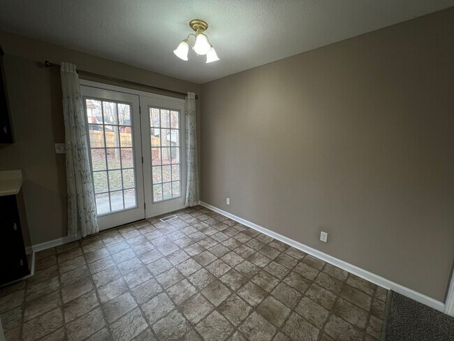 Foto del edificio - 474 Ginkgo Dr