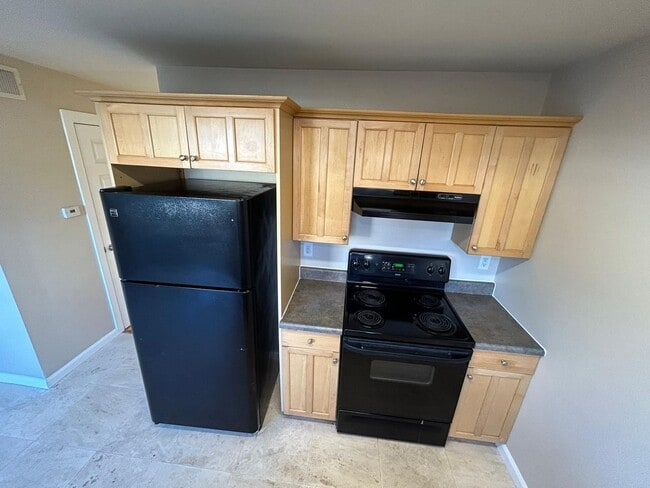 Foto del edificio - 2 Bedroom 1.5 Bath Townhome. Gated Community. Upgraded & 2 Parking Spaces