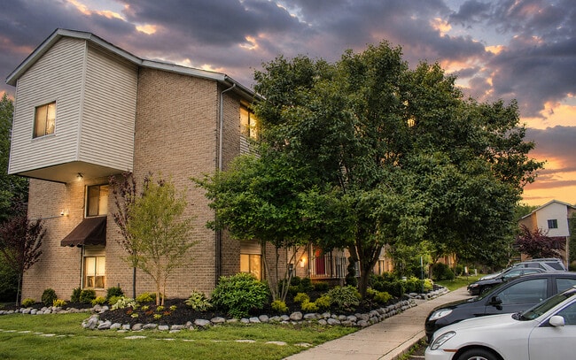 Building Photo - Hillcrest Oaks