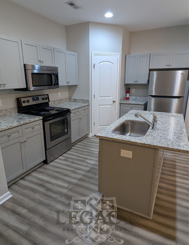 Building Photo - 740 Pippin Dr