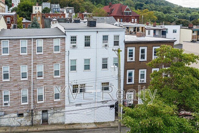 Foto del edificio - 3037 Pulawski Way