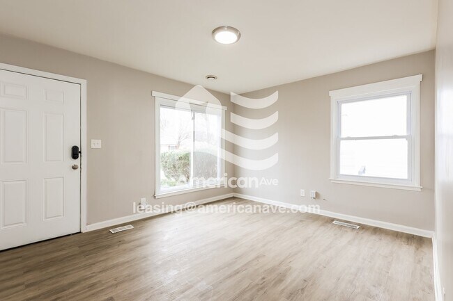 Building Photo - 1695 Moorhouse St