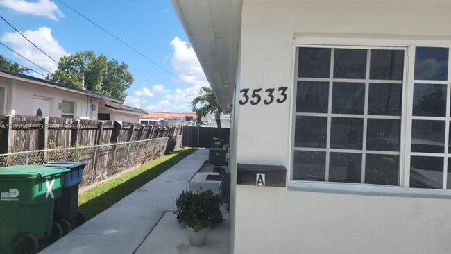 Building Photo - 3533 SW 91 Ave