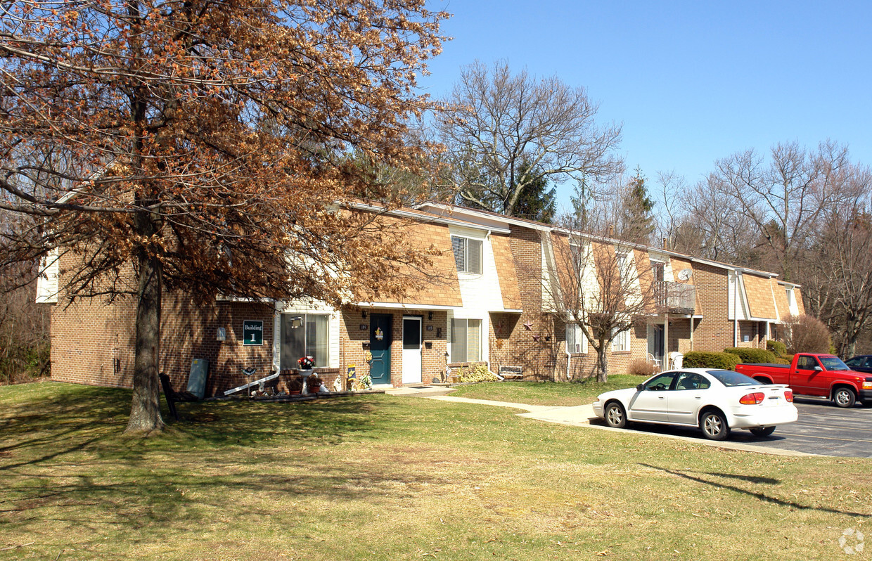 Building Photo - Greenbrier Estates