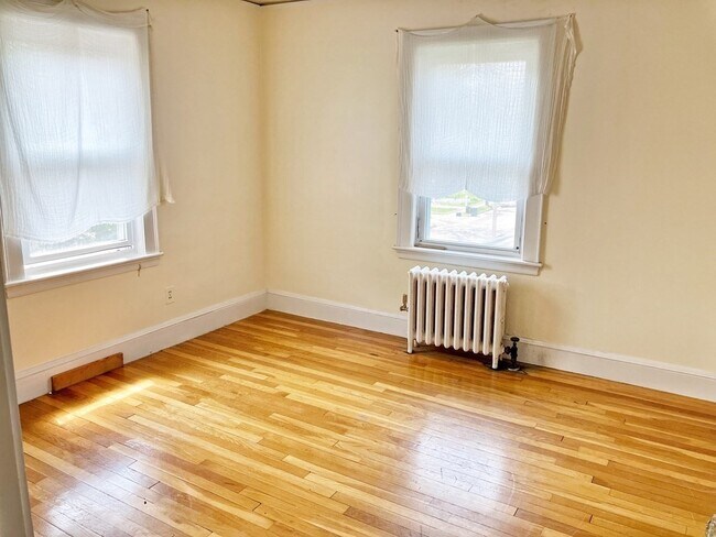 Building Photo - 115 Putnam St