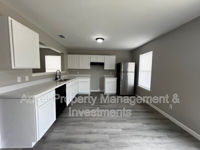 Building Photo - 2912 Ozark Ave