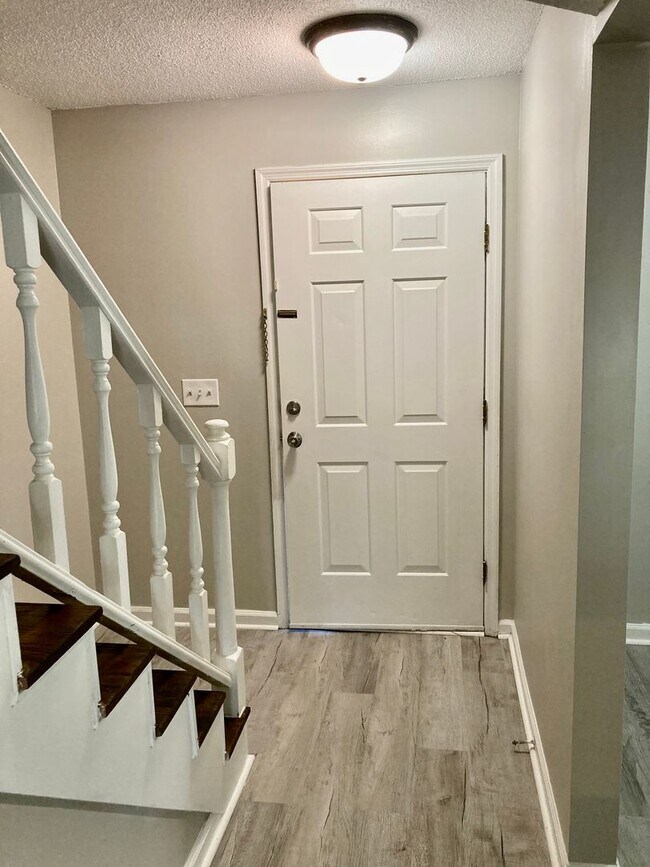 Building Photo - Columbia County Townhome