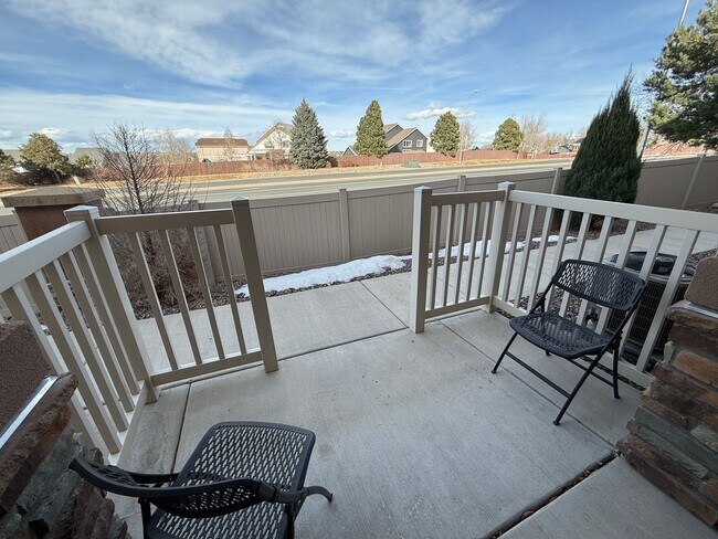 Foto del edificio - 3 Bed 3 Bath Townhome in Stetson Hills – Prime Location Near Powers Corridor!