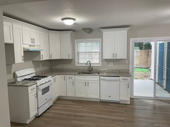 Foto del edificio - 3555 Kennesaw Station Dr