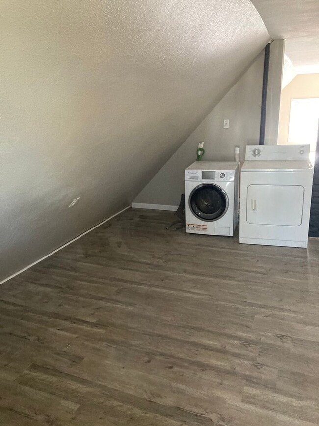 Building Photo - 96 Lyndhurst St