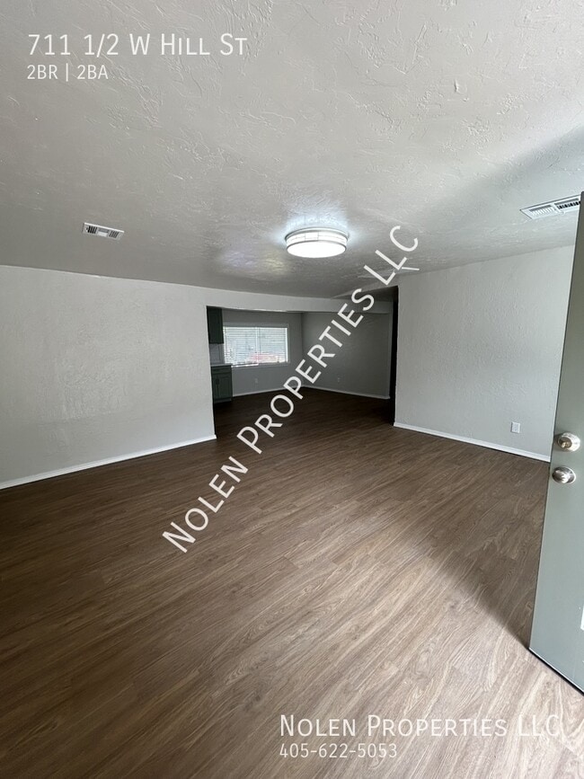Building Photo - 711 1/2 W Hill St-