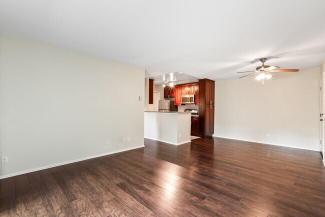 Foto del edificio - Top Floor 1Bd/1Ba Condo Community with Ten...