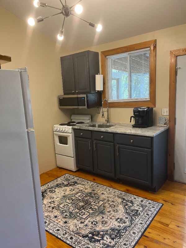 Building Photo - 2207 White Oak Ln