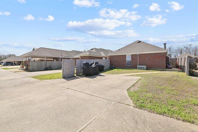 Foto del edificio - 1225 Westfield Ln