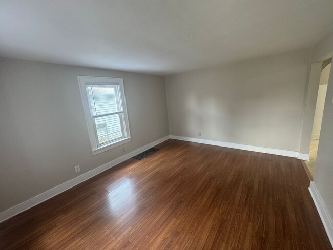 Building Photo - Cozy 2-Bedroom Rental House with Spacious ...