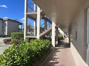 Building Photo - 729 Lori Dr