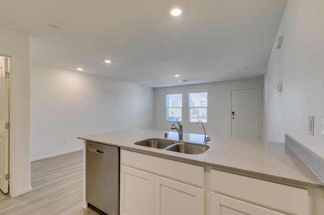 Foto del edificio - Gorgeous Townhome with upgrades in gated community* 3 large bedrooms, 2 car garage*Community pool...