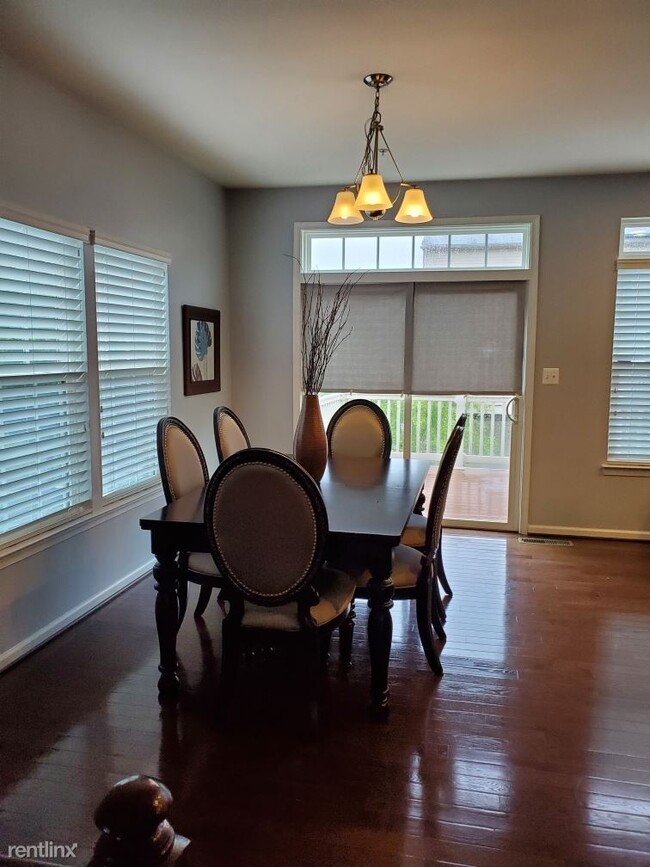 Building Photo - 3 br, 2.5 bath Townhome - 600 Chance Pl