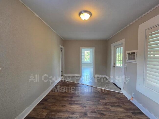Building Photo - 838 1/2 E. Orange St.