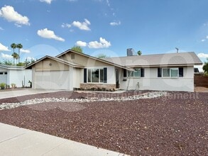 Building Photo - 537 E Laguna Dr