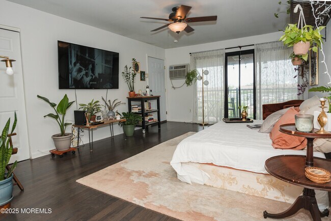 Foto del edificio - 330 Shore Dr