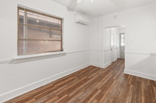 Foto del edificio - 104 W 3rd St