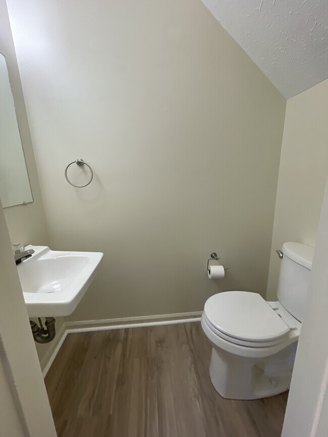 Foto del edificio - 156 Cedar Crest Dr