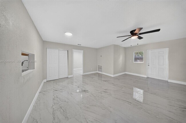 Foto del edificio - 3856 NW 207 St Rd