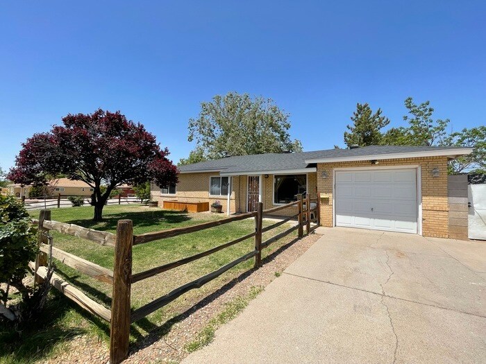 Beautiful NE Home! Available now! House for Rent in Albuquerque, NM