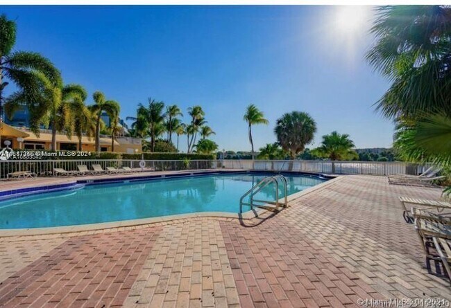 Foto del edificio - 9365 Fontainebleau Blvd