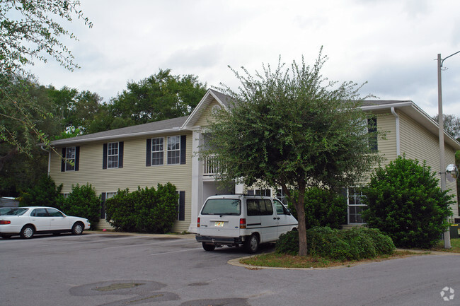 Building Photo - Redwood Apartments