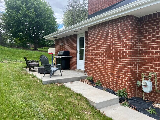 Foto del edificio - 414 Wyndhurst Dr