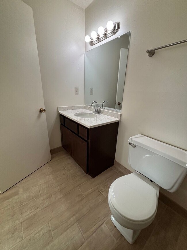 Foto del edificio - 3 Bedroom 2 1/2 Bath Townhome