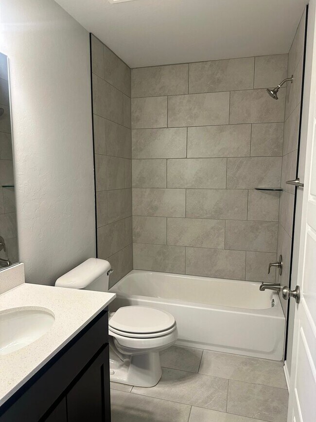 Foto del edificio - FIRST MONTH FREE!