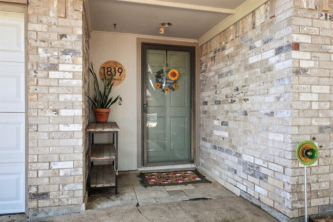 Foto del edificio - 1819 Meadow Creek Dr