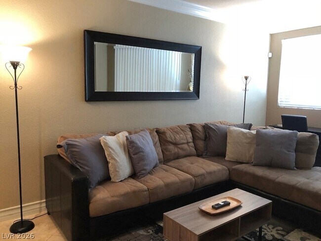 Building Photo - 220 E Flamingo Rd