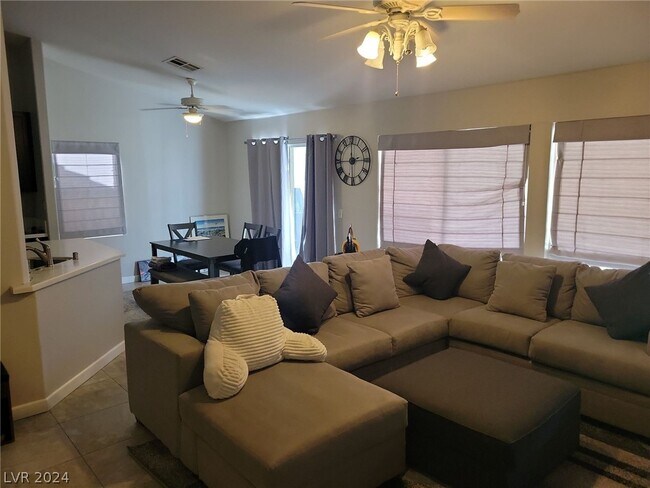 Foto del edificio - 325 John Henry Dr