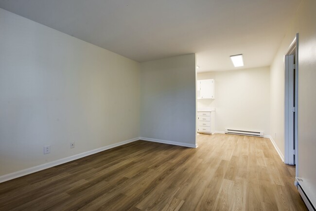 Building Photo - 3600 Hillsboro Pike