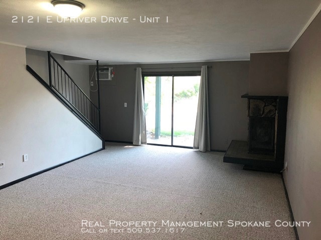 Building Photo - 2 Bedroom Townhome View of Spokane River