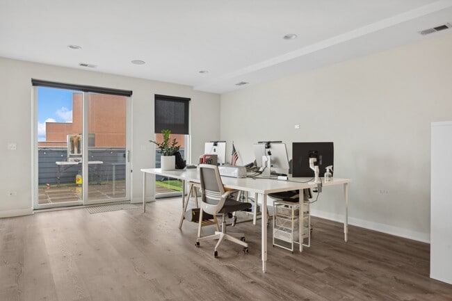 Foto del edificio - 3927 N Clarendon Ave